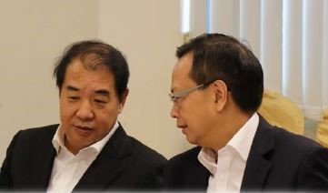 陈绍雄总裁（右）与孟振平董事长座谈交流